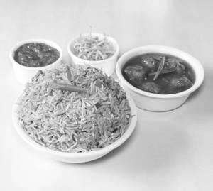 Veg Fried Rice With Gobi Manchurian Gravy  
