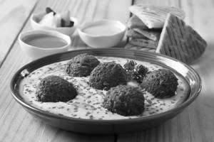 Jain Hummus With Falafel Platter