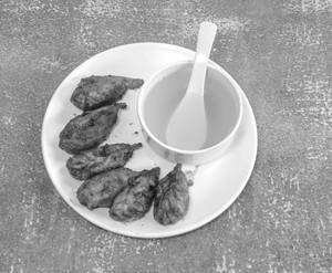 Chicken Pan Fried Momos [6 Pieces] 