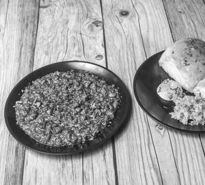 Mutton Keema Pav Chef's Special [Spicy, Serves 1]                        