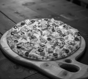 Paneer makhani pizza