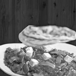Chily paneer gravy with 8 butter roti