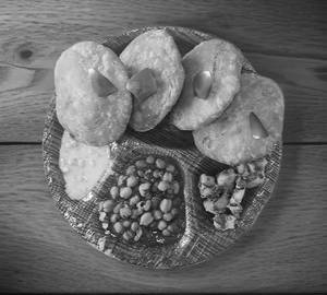 Khasta With Aloo Chole (4Pcs)
