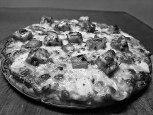 Medium Schezwan Paneer Pizza