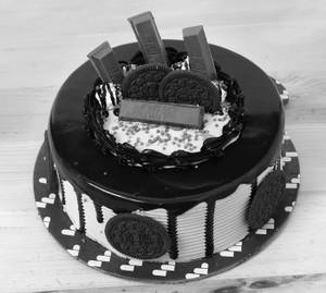 Kit Kat Oreo Cake (1 Pound)