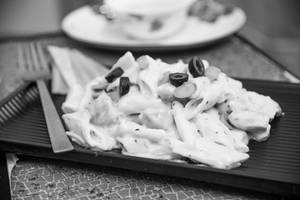 Onion capsicum mushroom white pasta