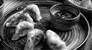 Chicken Cheese Butter Garlic Pan Fried Momos [8 Pcs]