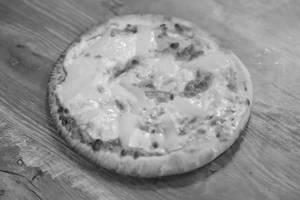 Pineapple Menia Pizza