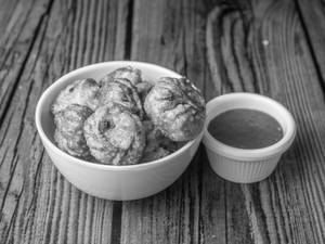 Veg Fried Momos (6 Pcs)