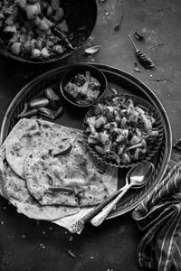 Aloo Methi Bhaaji With 2 Paratha