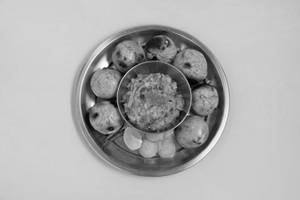 Litti Chokha (desi Ghee - 2 Pieces)