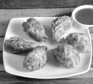 Veg Fried Momos ( 8 Pcs )