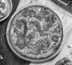 Veggie paradise pizza