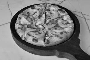 Onion and Capsicum Pizza
