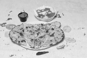 Cheese tomato With Laccha Paratha (2 PCS)