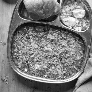 Misal Pav (medium)