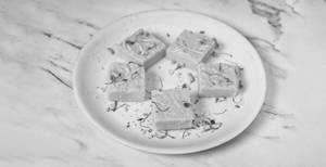 Kesar Kalakand (5 Pieces)