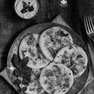 Tom onion uttapam