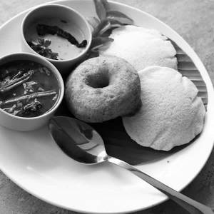 Idli (1 No) Vada (1 No)