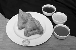 Samosa [1 Piece] With Kadhi