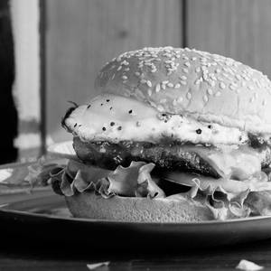 Non Spicy Egg Burger (With Single Chicken Patty)