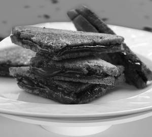 Chocolate Bites Toast Sandwich Grill