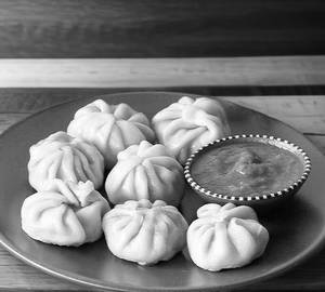 Veg Steam Momos (8pcs)