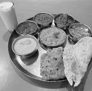 Bhagat Kathiawadi Thali
