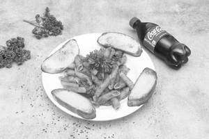 Veg Red Sauce Pasta + Garlic Bread + Drinks [250 Ml]