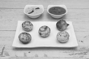 Kuzhi Paniyaram (4 Pcs)