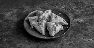 Stuffed Bread Pakoda [4 Pieces]