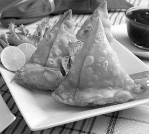 Samosa Plate (2 Pcs)