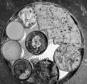 Kolhapuri Chicken Sukka Thali Combo