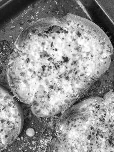 Cheese Garlic Bread (v)