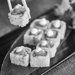 Yellow Tail Raw Mango Sushi Roll