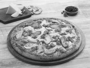 Spicy Chicken Capsicum Pizza