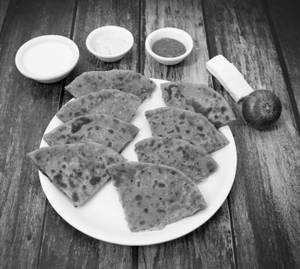 2 Paneer Do Pyaz Paratha