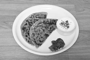 Aloo Paratha With Pickle