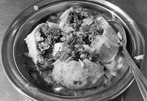 Aloo bonda rassa [2 pieces]