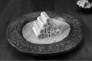 Kaju Pista Roll