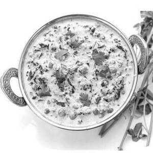 Methi Mutter Malai (Sweet) White Gravy.