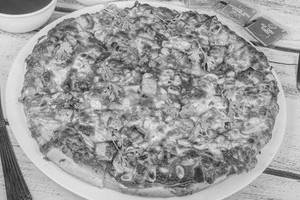 Indian Paneer Makhani Pizza Large