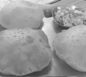 Puri Bhaji (3 Poori) With Pickle