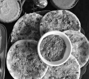 Onion uttapam