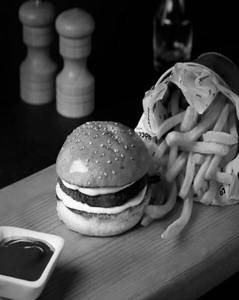 Cheesy Aloo Tikki Burger (100 Gm)