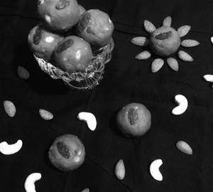 Special Desi Ghee Dry Fruits Atta Pinni Laddu 