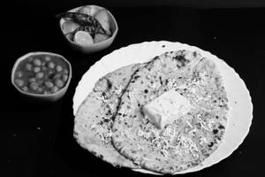 (2pcs) Paneer Kulcha with Chola