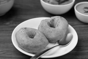 Udina vada [2 pieces]