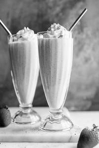 Strawberry Shake With Ice Cream