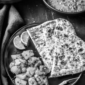 Chilli Gobi With 2 Butter Naan